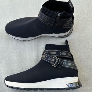 DKNY size10 boots.